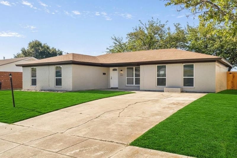 301 Linda Drive, Burleson TX 76028 - Photo 4