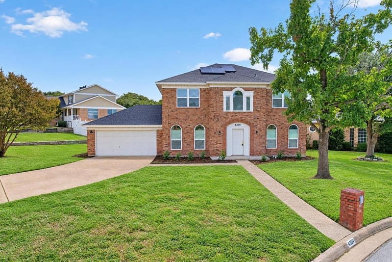 4309 Downsview Court, Arlington TX 76016 - Photo 2