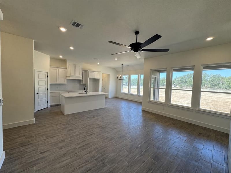 1098 Colt Road, Springtown TX 76082 - Photo 4