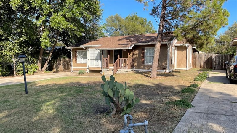 722 Circle Drive, Arlington TX 76010 - Photo 3