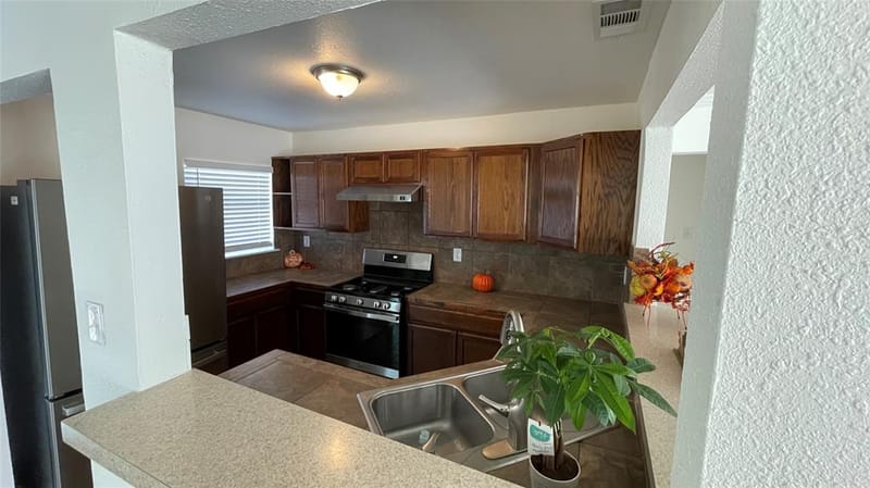 722 Circle Drive, Arlington TX 76010 - Photo 14