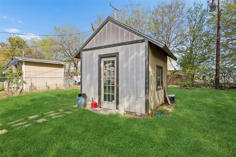 812 W Barron Avenue, Everman TX 76140 - Photo 27