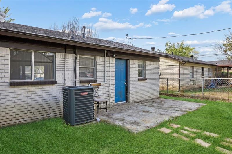 812 W Barron Avenue, Everman TX 76140 - Photo 26
