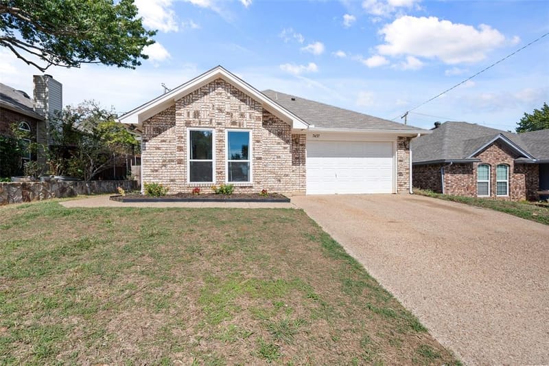 7437 Little Rock Lane, Fort Worth TX 76120 - Photo 3