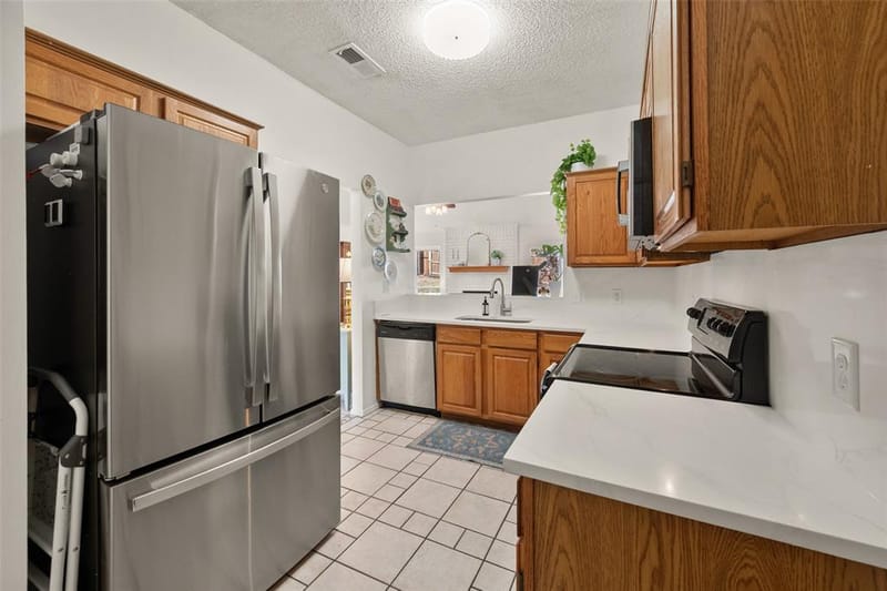 7437 Little Rock Lane, Fort Worth TX 76120 - Photo 9