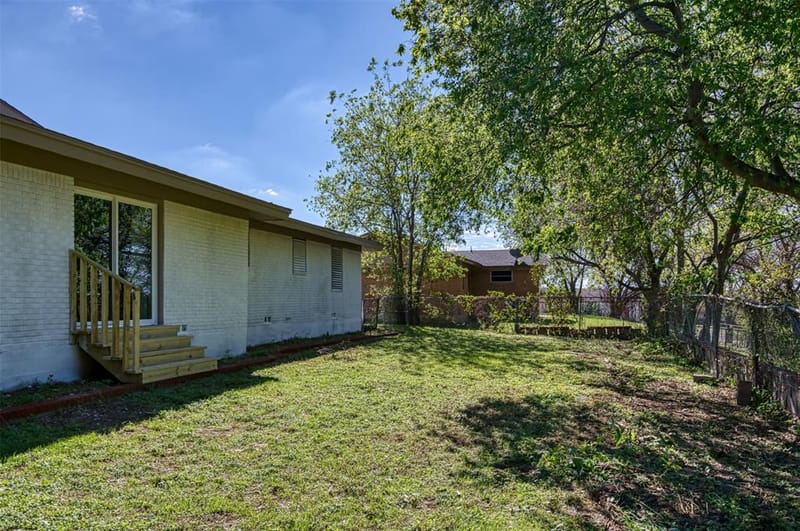4516 Rolling Hills Drive, Fort Worth TX 76119 - Photo 22