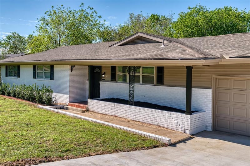 4516 Rolling Hills Drive, Fort Worth TX 76119 - Photo 3