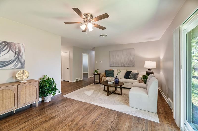 4516 Rolling Hills Drive, Fort Worth TX 76119 - Photo 8
