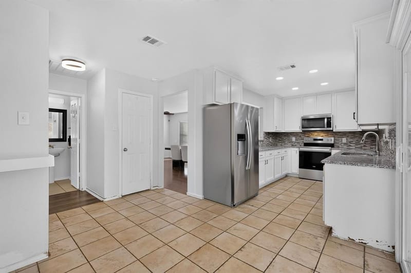 2549 Spring Creek Drive, Balch Springs TX 75180 - Photo 9