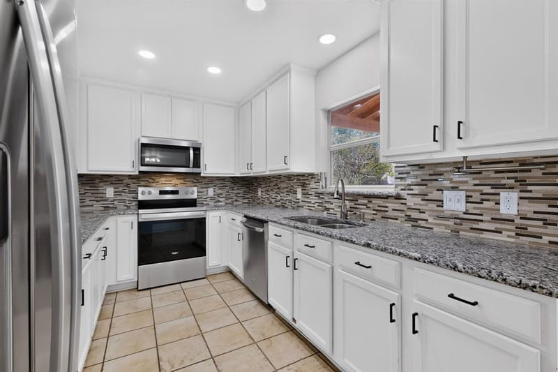 2549 Spring Creek Drive, Balch Springs TX 75180 - Photo 10