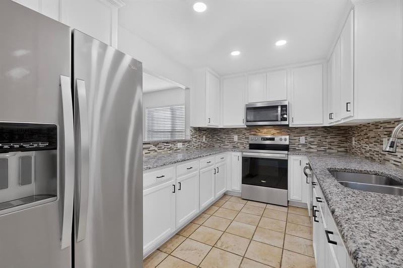 2549 Spring Creek Drive, Balch Springs TX 75180 - Photo 11