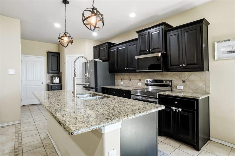 1833 Creekwood Drive, Cleburne TX 76033 - Photo 8
