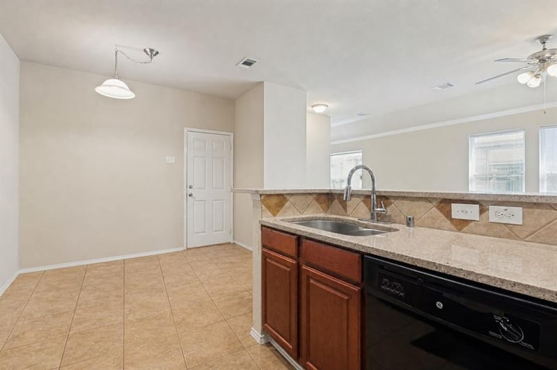 1433 Ravenwood Drive, Mansfield TX 76063 - Photo 6