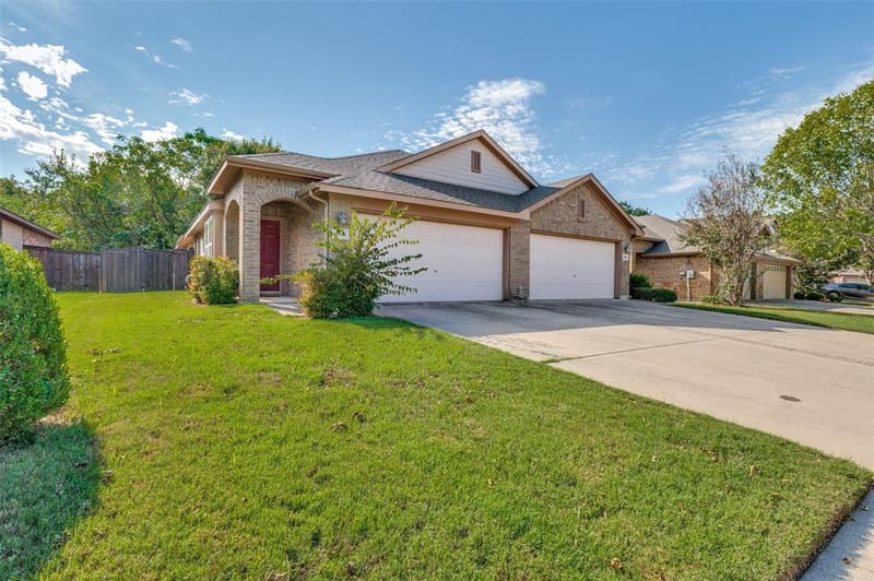 1433 Ravenwood Drive, Mansfield TX 76063
