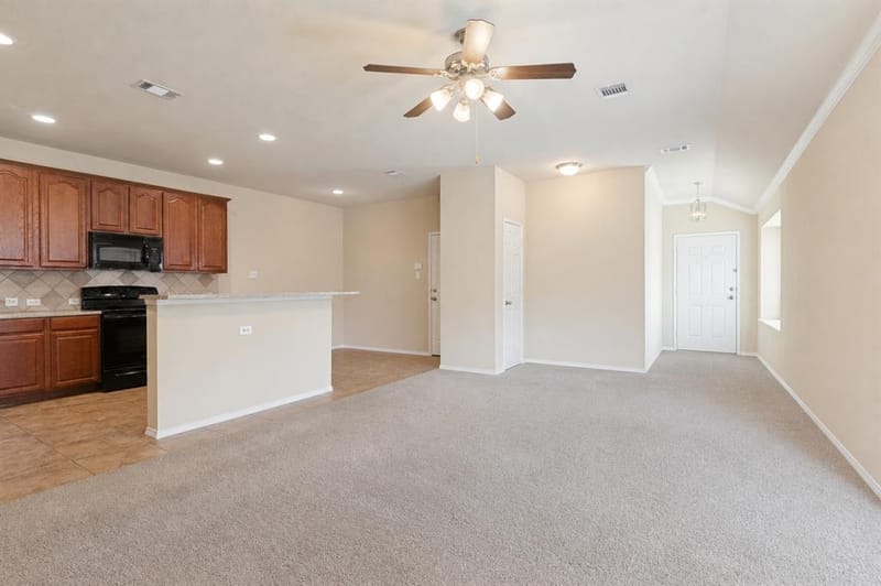 1433 Ravenwood Drive, Mansfield TX 76063 - Photo 4