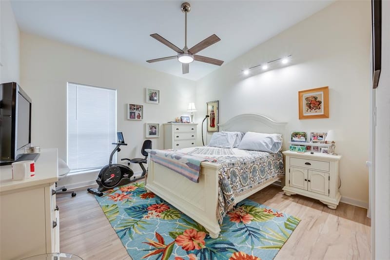 1031 Grandview Avenue, Dallas TX 75223 - Photo 13