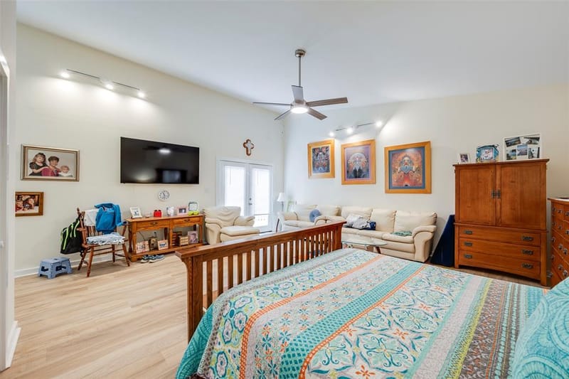 1031 Grandview Avenue, Dallas TX 75223 - Photo 22