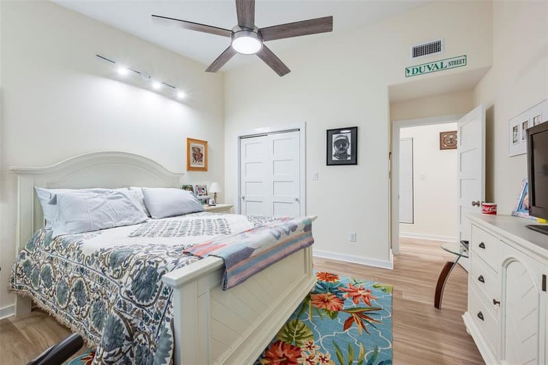 1031 Grandview Avenue, Dallas TX 75223 - Photo 14