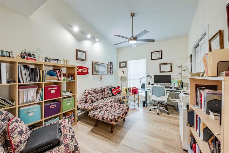 1031 Grandview Avenue, Dallas TX 75223 - Photo 18