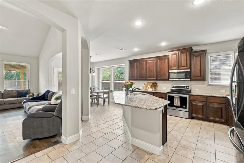 117 Providence Drive, Van Alstyne TX 75495 - Photo 6