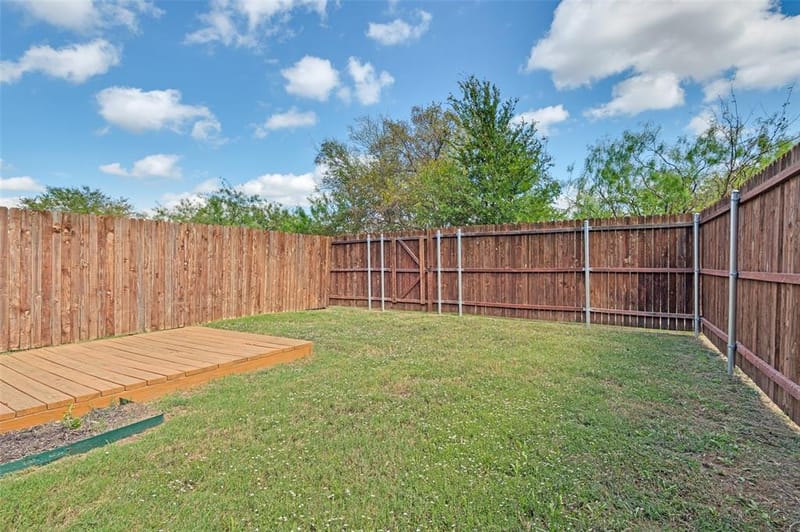 533 Hutchinson Lane, Lewisville TX 75077 - Photo 3