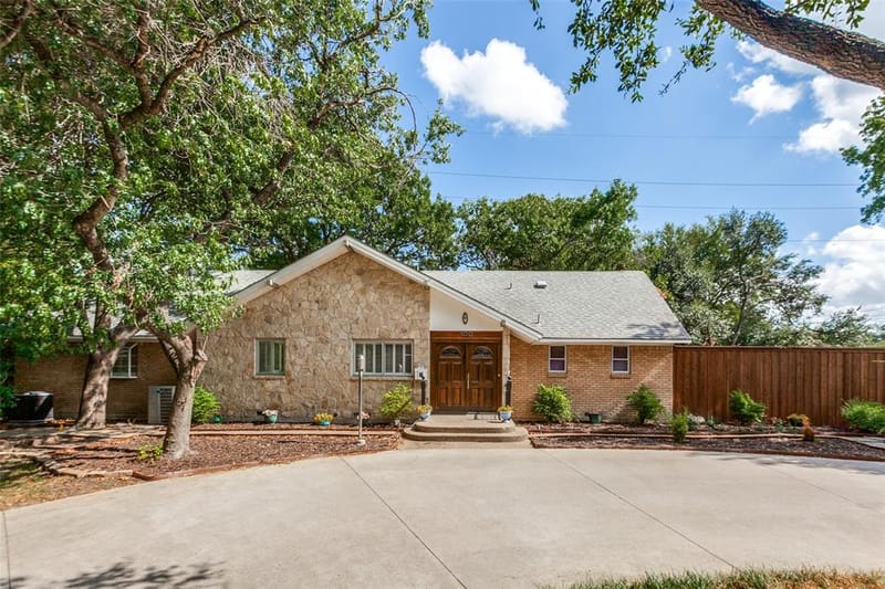 100 N Gentle Drive, Richardson TX 75080 - Photo 2