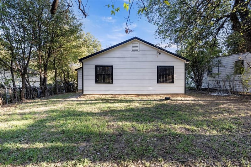 1615 Presidio Avenue, Dallas TX 75216 - Photo 17