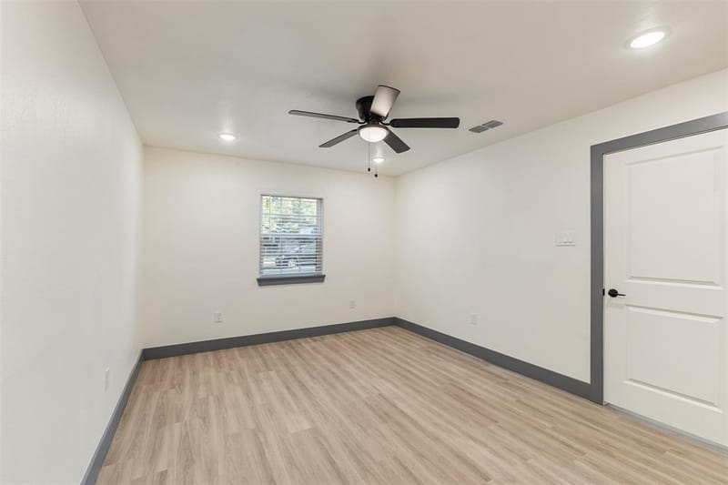 1615 Presidio Avenue, Dallas TX 75216 - Photo 14