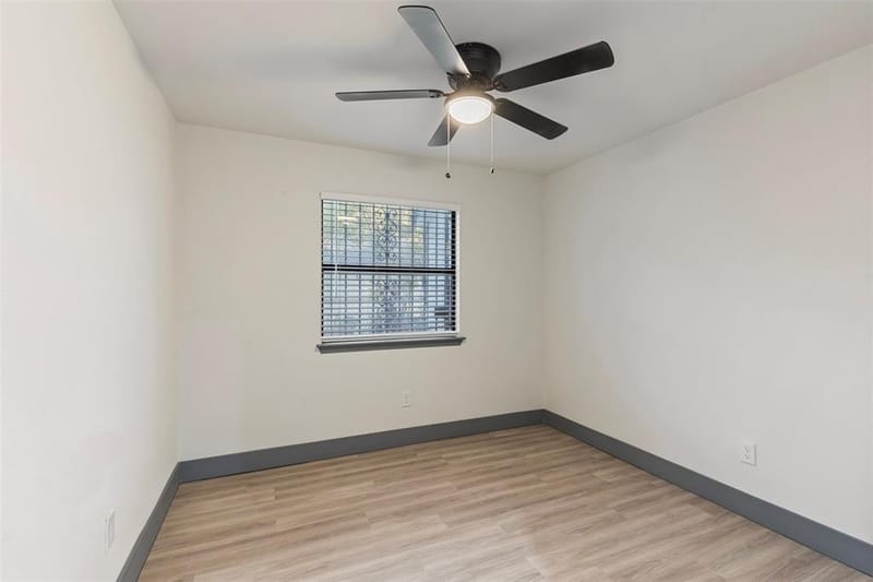 1615 Presidio Avenue, Dallas TX 75216 - Photo 11
