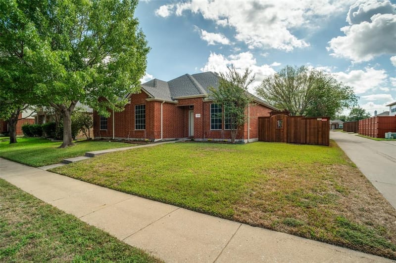 1524 Creek Springs Drive, Allen TX 75002 - Photo 2