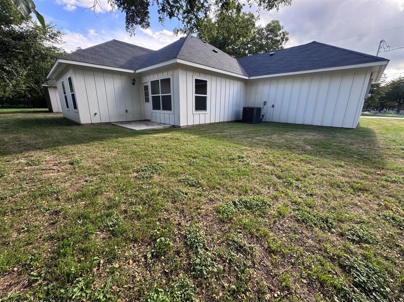 207 S Washington Street, Cleburne TX 76031 - Photo 6