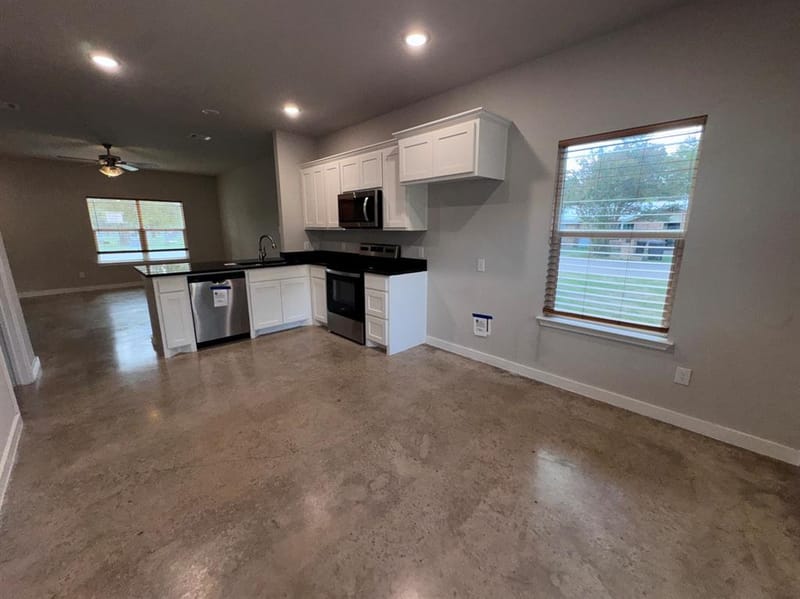 207 S Washington Street, Cleburne TX 76031 - Photo 13