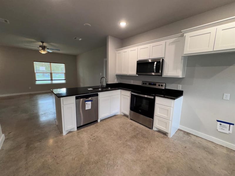 207 S Washington Street, Cleburne TX 76031 - Photo 16