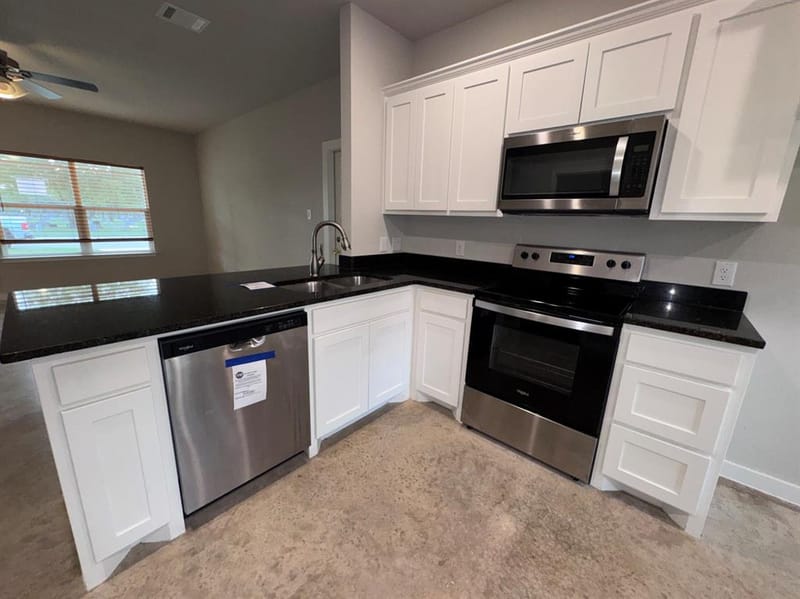 207 S Washington Street, Cleburne TX 76031 - Photo 12