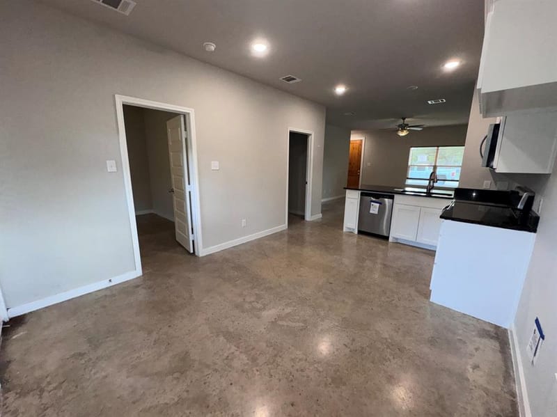 207 S Washington Street, Cleburne TX 76031 - Photo 14