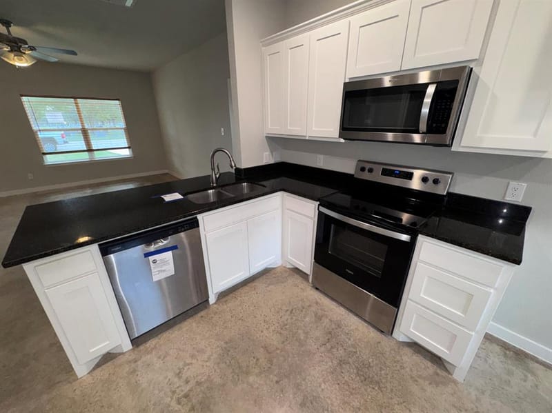 207 S Washington Street, Cleburne TX 76031 - Photo 18