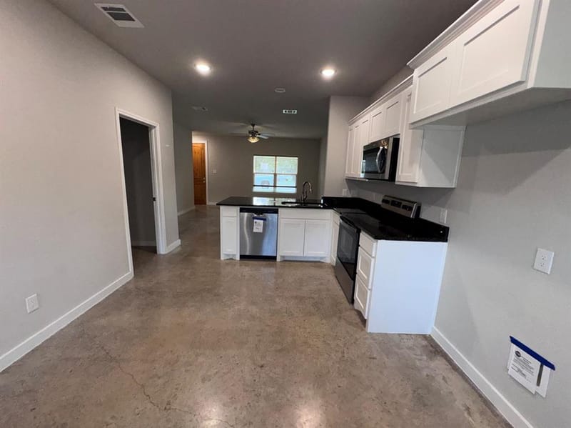 207 S Washington Street, Cleburne TX 76031 - Photo 15