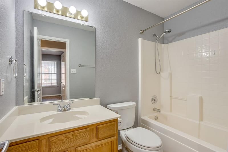 6221 St Leonard Drive, Arlington TX 76001 - Photo 27