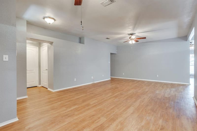 6221 St Leonard Drive, Arlington TX 76001 - Photo 6