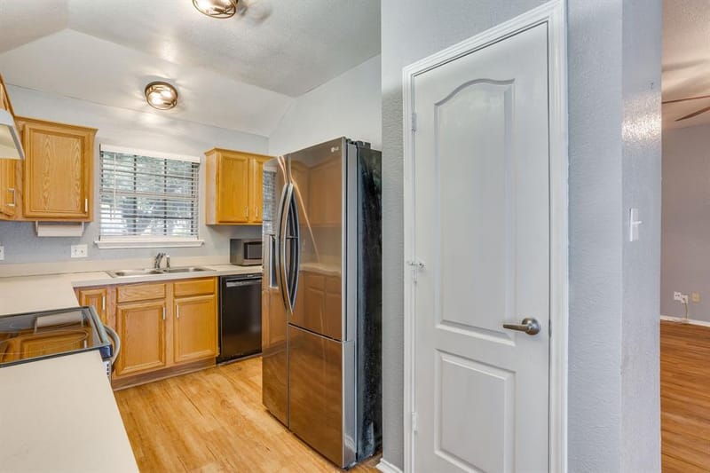 6221 St Leonard Drive, Arlington TX 76001 - Photo 13