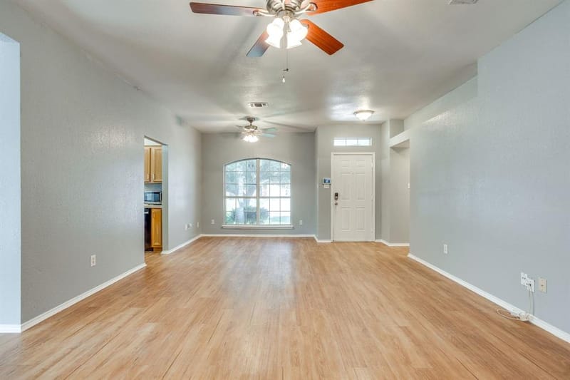 6221 St Leonard Drive, Arlington TX 76001 - Photo 7