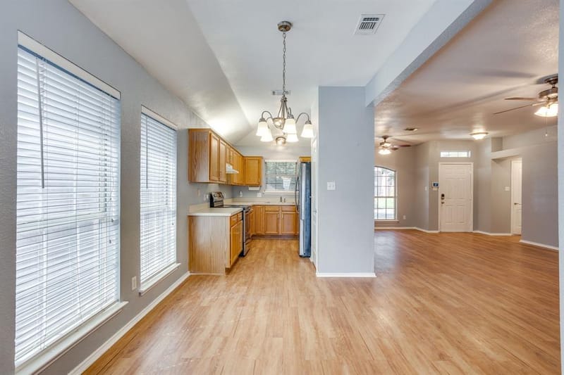 6221 St Leonard Drive, Arlington TX 76001 - Photo 9