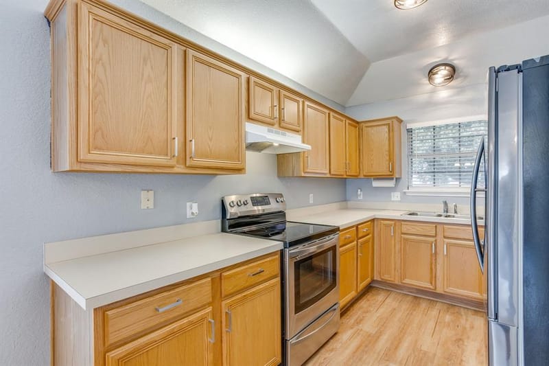 6221 St Leonard Drive, Arlington TX 76001 - Photo 10