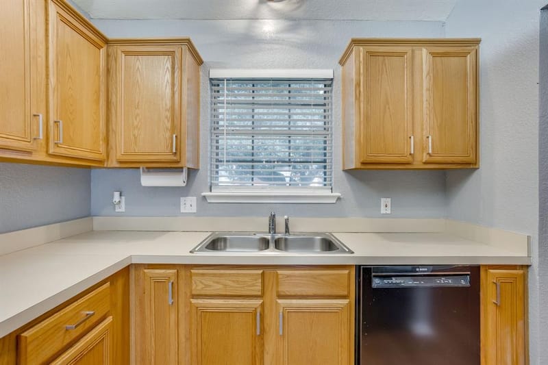 6221 St Leonard Drive, Arlington TX 76001 - Photo 14