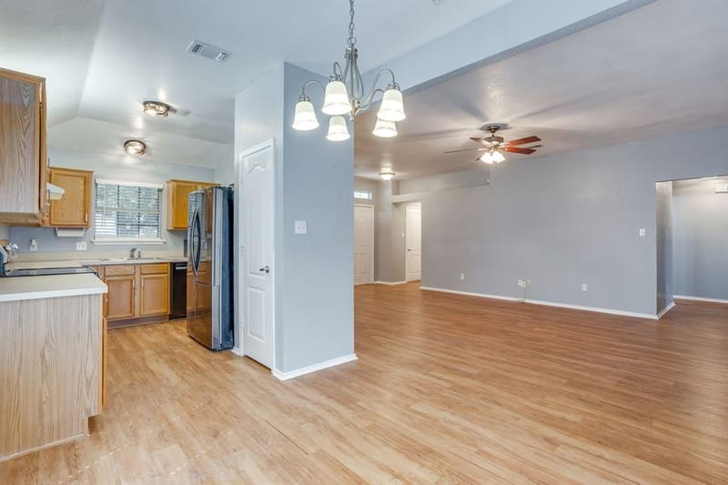 6221 St Leonard Drive, Arlington TX 76001 - Photo 11