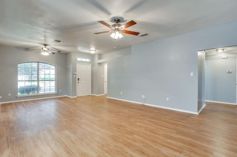 6221 St Leonard Drive, Arlington TX 76001 - Photo 8