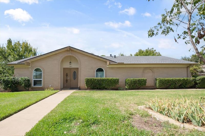 2017 Hurstview Drive, Hurst TX 76054