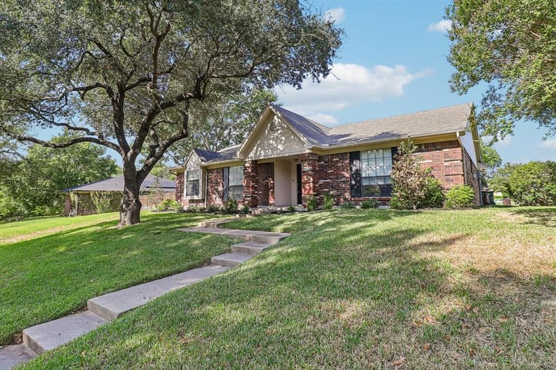 7305 Elizabeth Place, Plano TX 75025 - Photo 2