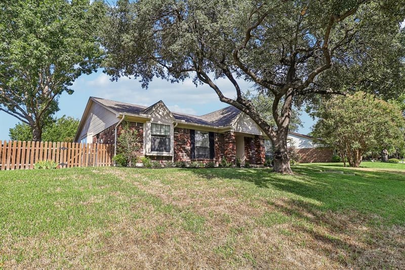 7305 Elizabeth Place, Plano TX 75025 - Photo 3