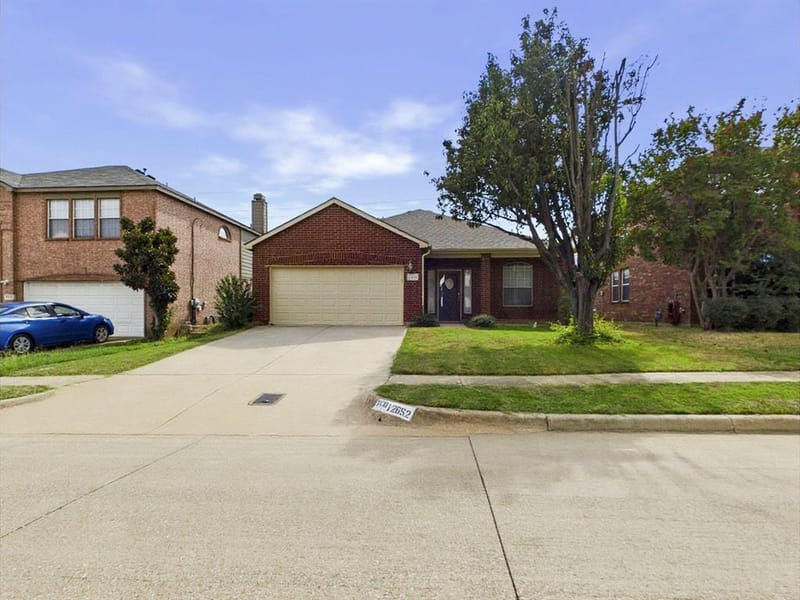 12652 Oakwood Circle, Fort Worth TX 76040 - Photo 2